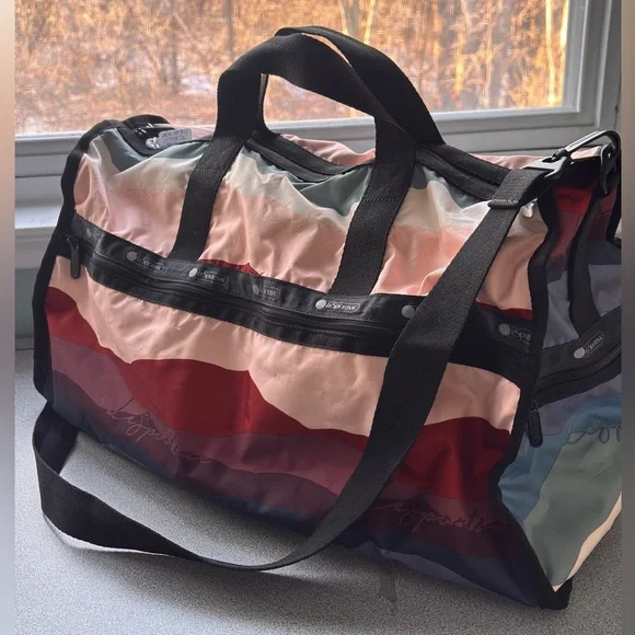 Like New: Lesportsac Weekender Duffle Bag - Picture 1 of 6